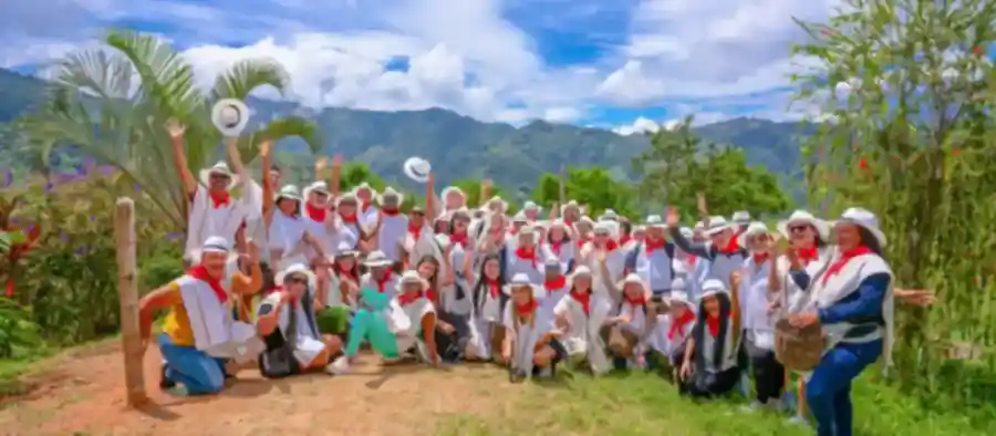 Travelers on a coffee farm near Medellín